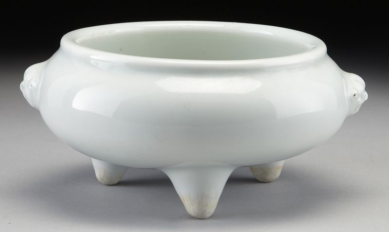 Chinese Qing white porcelain tripod 173ecb