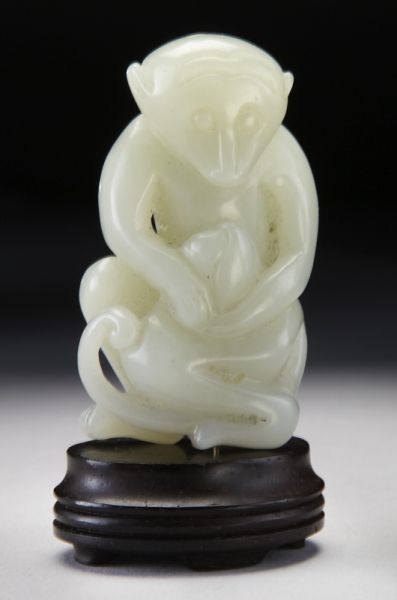 Chinese Qing carved jade monkey 173ed2