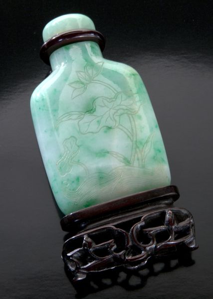 Chinese Qing carved jadeite snuff 173f28