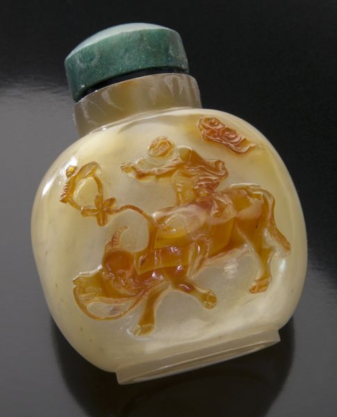 Chinese Qing carved agate snuff 173f57