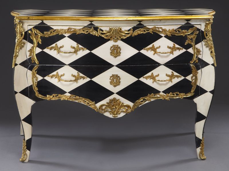 Louis XV style commode with bronze 173fb3