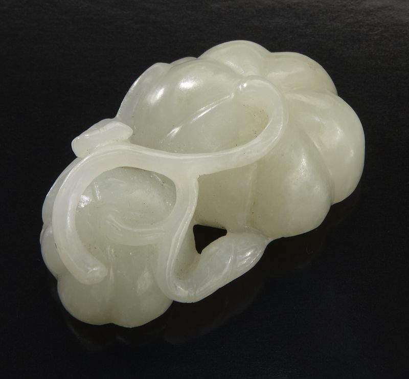 Chinese carved jade lotus seed with