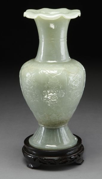 Chinese Qing carved jade vasedepicting 174053