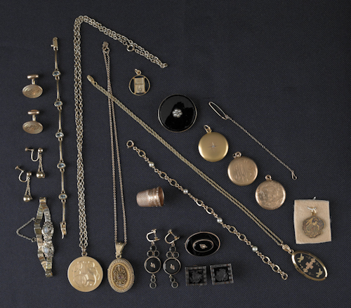 Group of gold filled jewelry to 176938