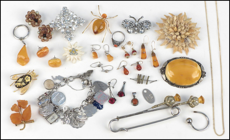 COLLECTION OF AMBER AND RHINESTONE 176db9