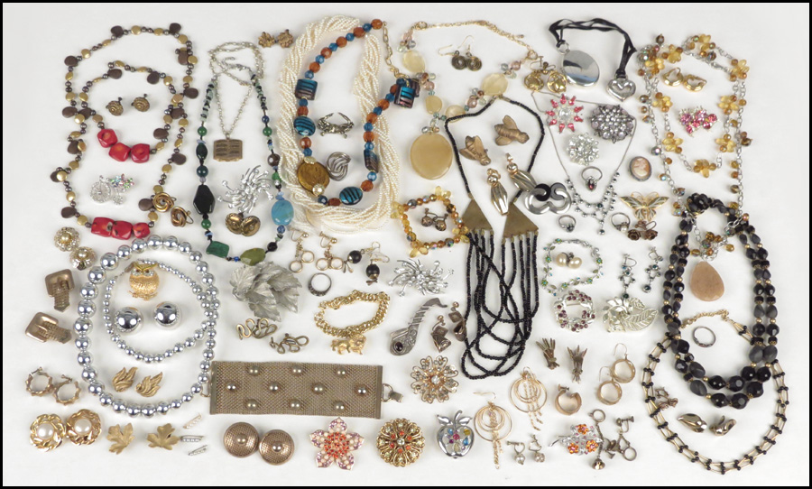 COLLECTION OF JEWELRY Including 176de5