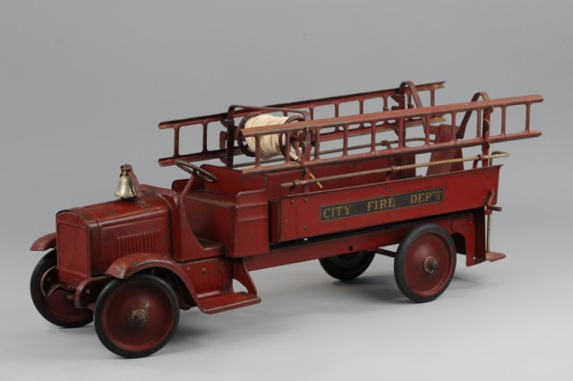 STEELCRAFT GMC HOOD & LADDER TRUCK