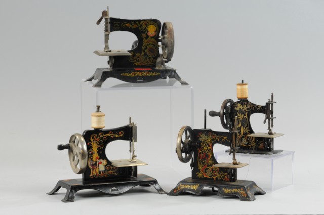 GROUPING OF TOY SEWING MACHINES