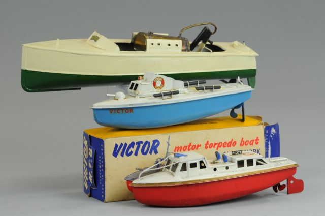 LOT OF THREE BOATS Includes boxed 177128