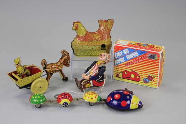 GROUPING OF TIN LITHOGRAPHED TOYS