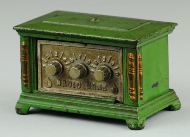 RADIO WITH COMBINATION DOOR STILL 177194