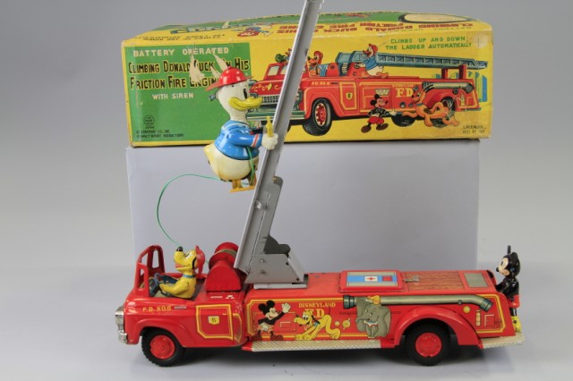 BOXED CLIMBING DONALD ON FIRE ENGINE 17744a