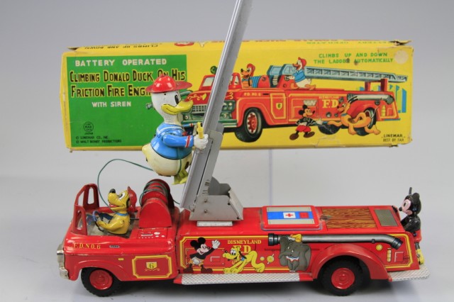 BOXED CLIMBING DONALD ON FIRE ENGINE 177476