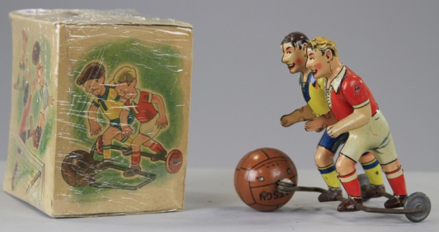 TWO SOCCER PLAYERS WITH BALLS Boxed 1774c7