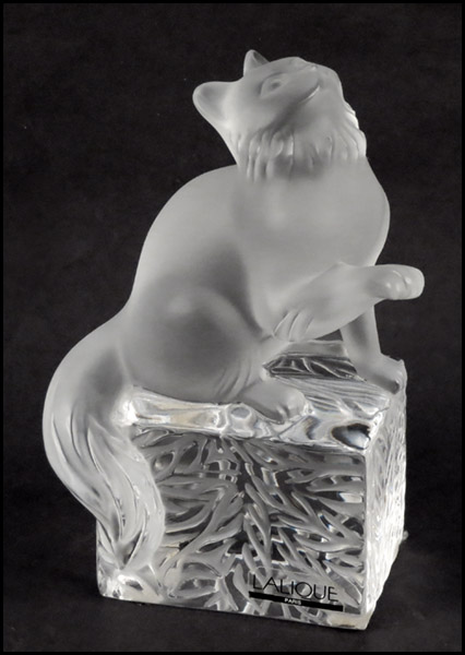 LALIQUE GLASS KITTEN WITH PAW UP  1774da