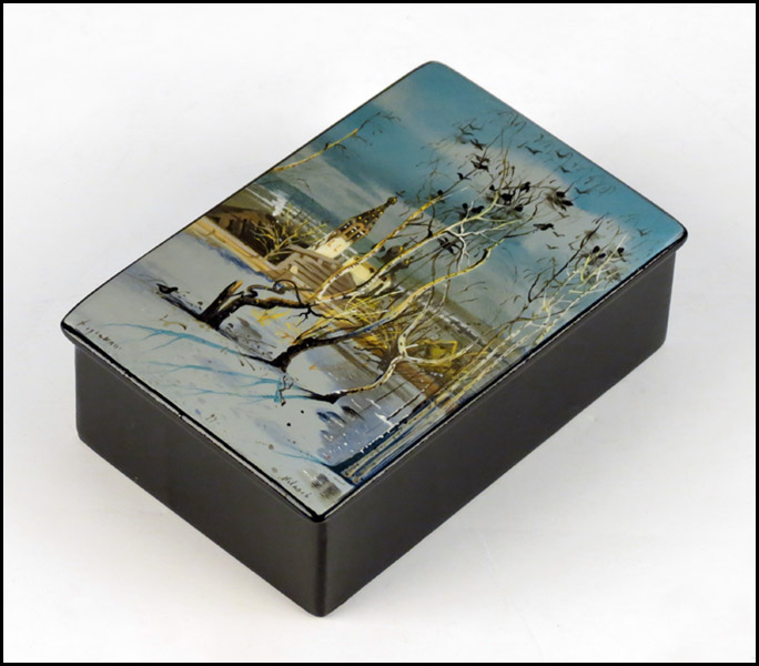 RUSSIAN LACQUERED BOX Depicting 1774f1