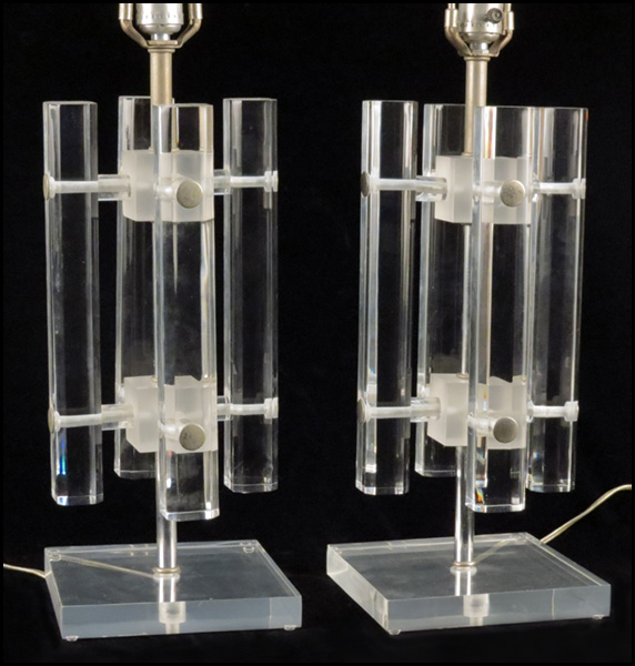 PAIR OF PRIMO LUCITE TABLE LAMPS.