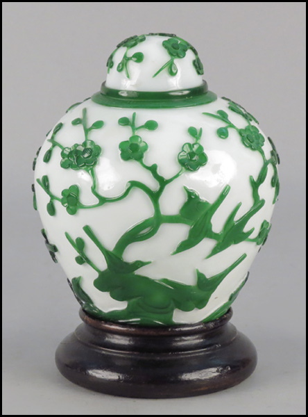 CHINESE PEKING GLASS COVERED JAR  17756a