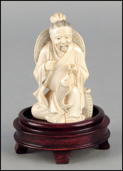 CARVED IVORY FIGURE OF A FISHERMAN  17756b