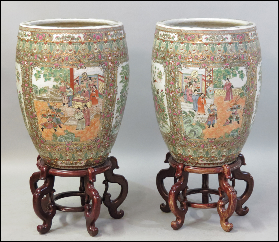 PAIR OF CHINESE FAMILLE ROSE PORCELAIN 1775b8