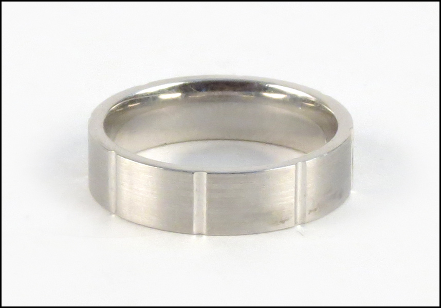 CONTEMPORARY BRUSHED PLATINUM RING.