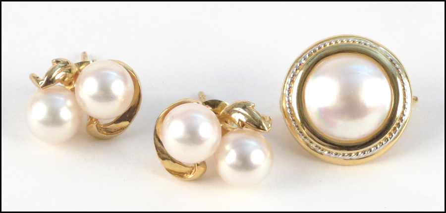 PAIR OF PEARL AND GOLD EARRINGS.