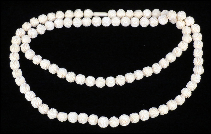 CARVED IVORY BEAD NECKLACE 11mm 1776dd