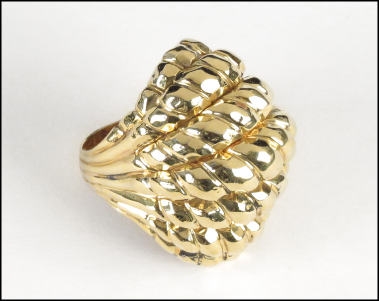 18 KARAT YELLOW GOLD RING. Stamped