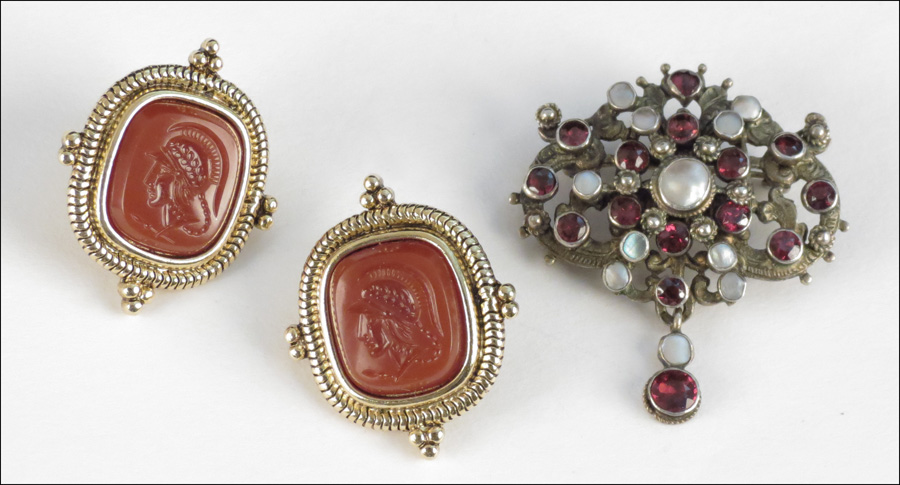 GARNET AND PEARL BROOCH Together 1776ee