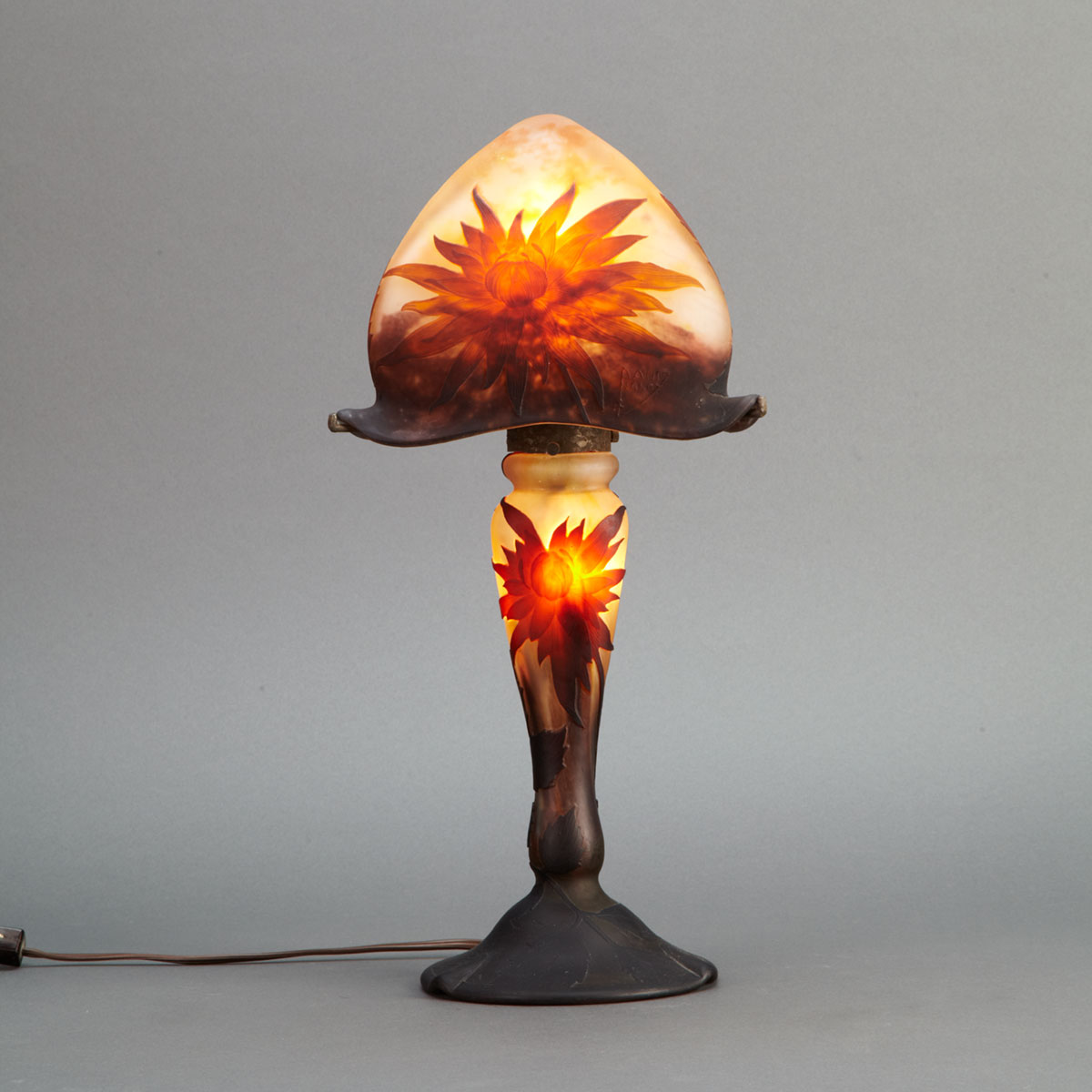 Daum Cameo Glass Dahlia Table Lamp 1777ef