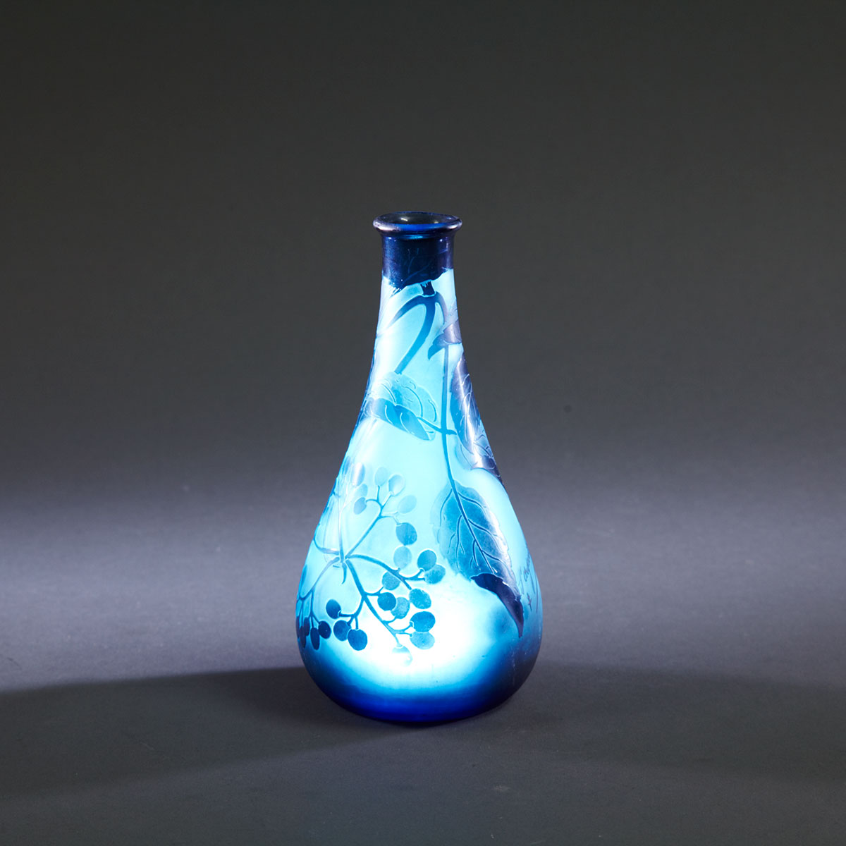 D??TArgental Blue Cameo Glass Vase