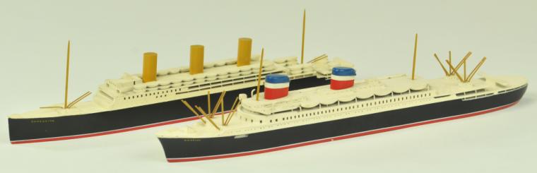 LOT OF TWO WOODEN OCEAN LINER MODELS 1778e1