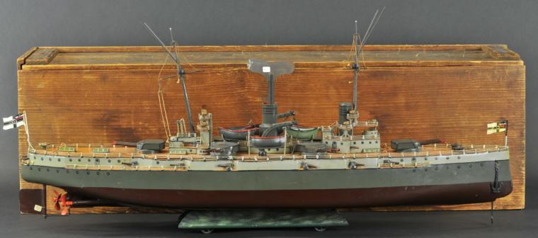 MARKLIN BATTLESHIP WITH ORIGINAL 177913