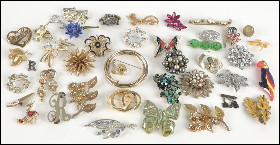 COLLECTION OF BROOCHES. Comprised