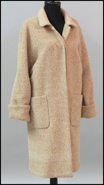 TAN AND WHITE ALPACA COAT. Approximately