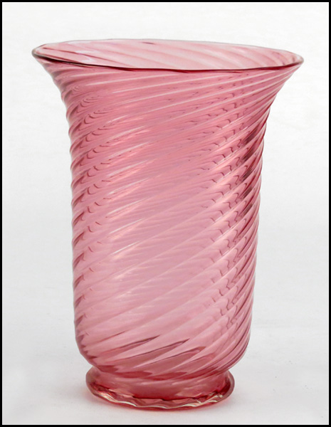 STEUBEN PINK SWIRL GLASS VASE.