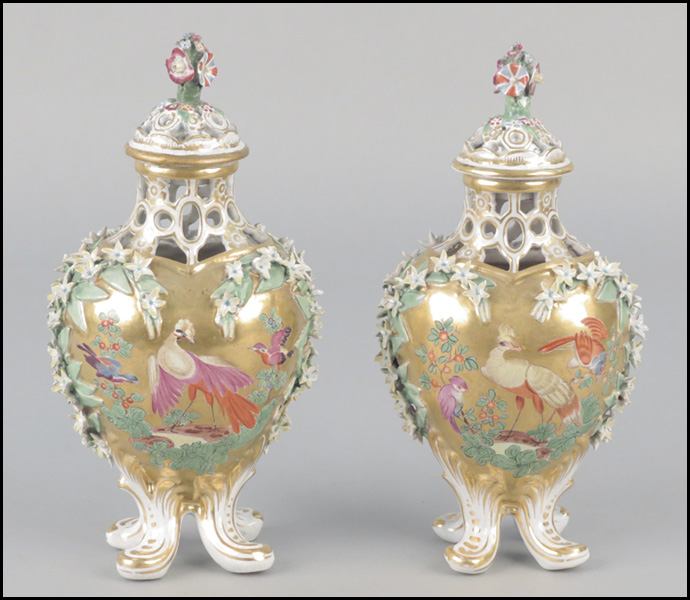 PAIR OF CONTINENTAL GILT AND RETICULATED 177e67