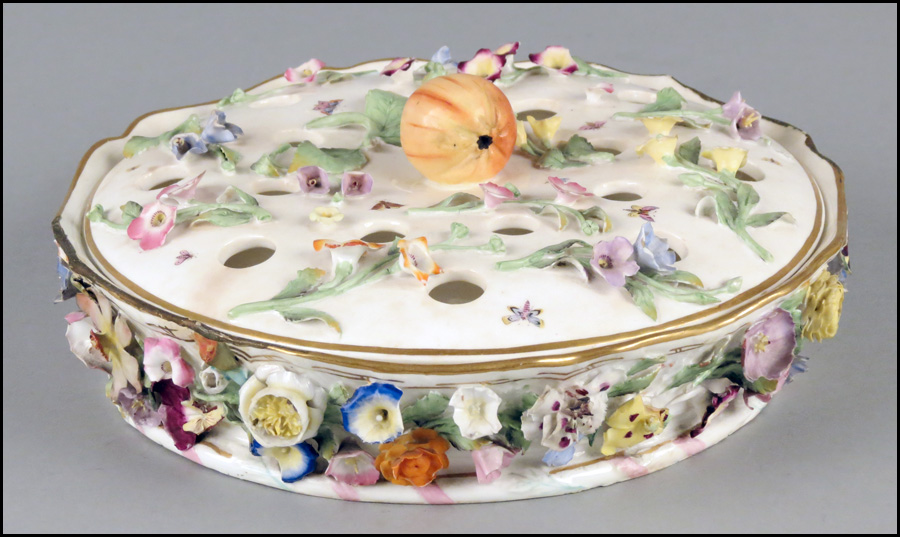 MEISSEN PORCELAIN COVERED DISH.