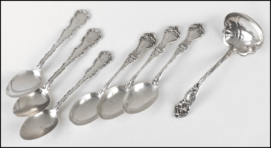 SET OF EIGHT STERLING SILVER TEASPOONS  177ed0