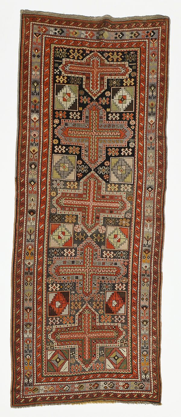 Karabagh carpet early 20th c. 9'3"