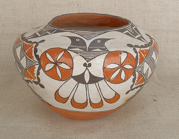 Acoma pottery bowl with bird and