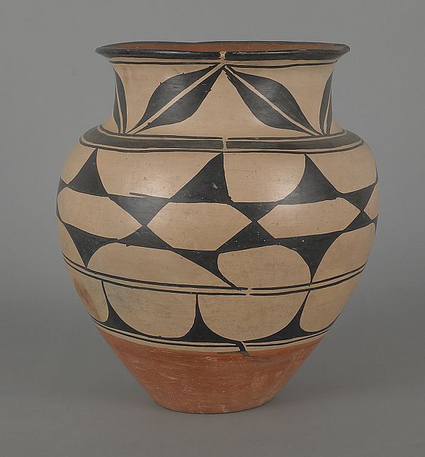 Santa Domingo pottery olla with