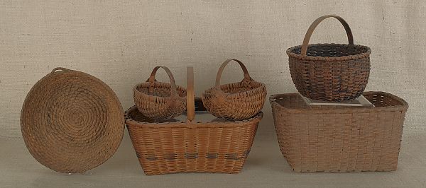 Pennsylvania rye straw basket together