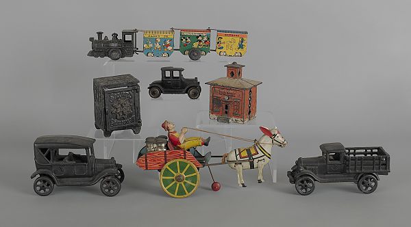 Group of miscellaneous toys to 175d39