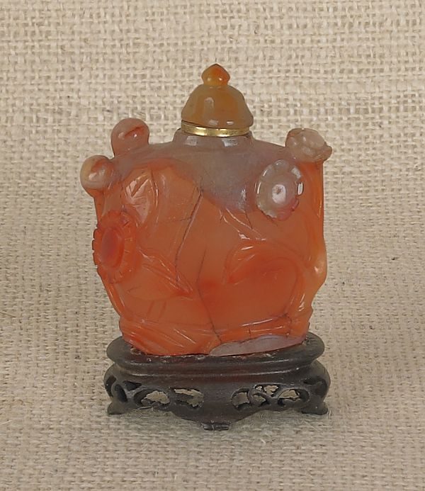 Chinese carved hardstone snuff 175d9a