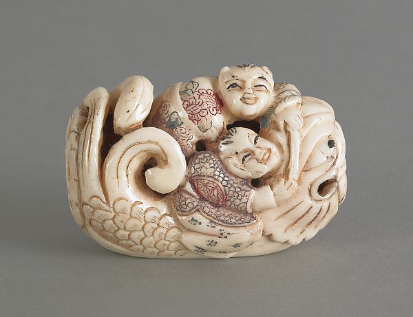 Japanese carved ivory netsuke 1
