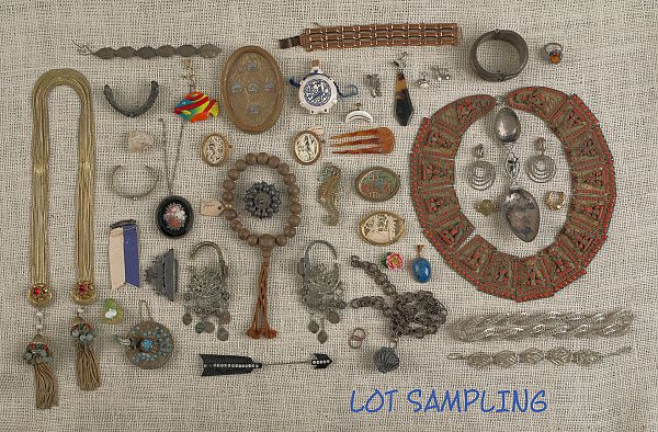 Large collection of foreign jewelry 175db5