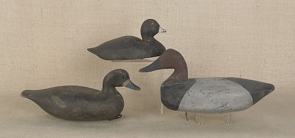 Three carved and painted duck decoys 175dec