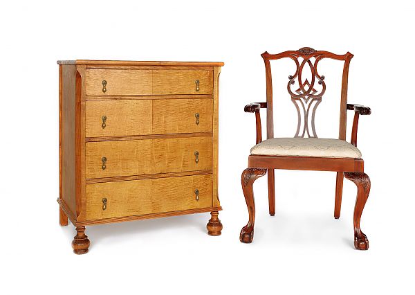 William Mary style maple chest 175e44