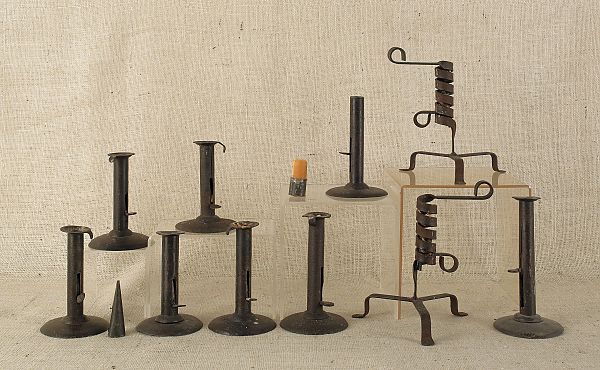 Group of eleven tin candlesticks 175f0d